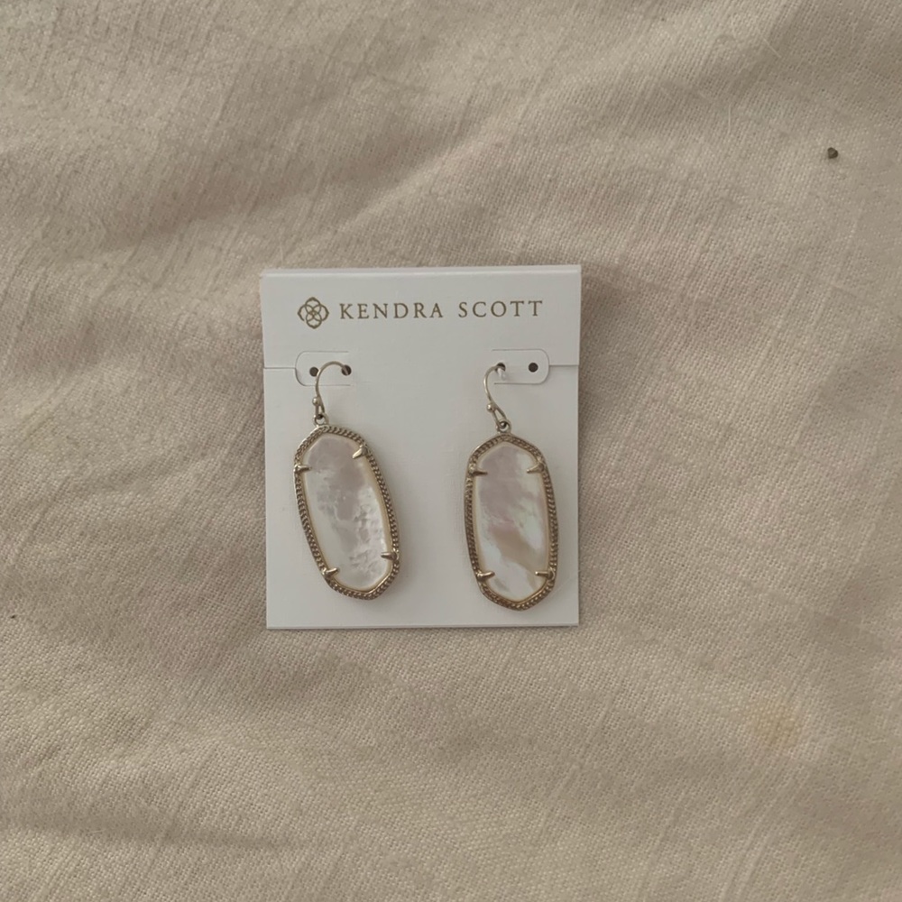 Kendra Scott Elle Earrings!